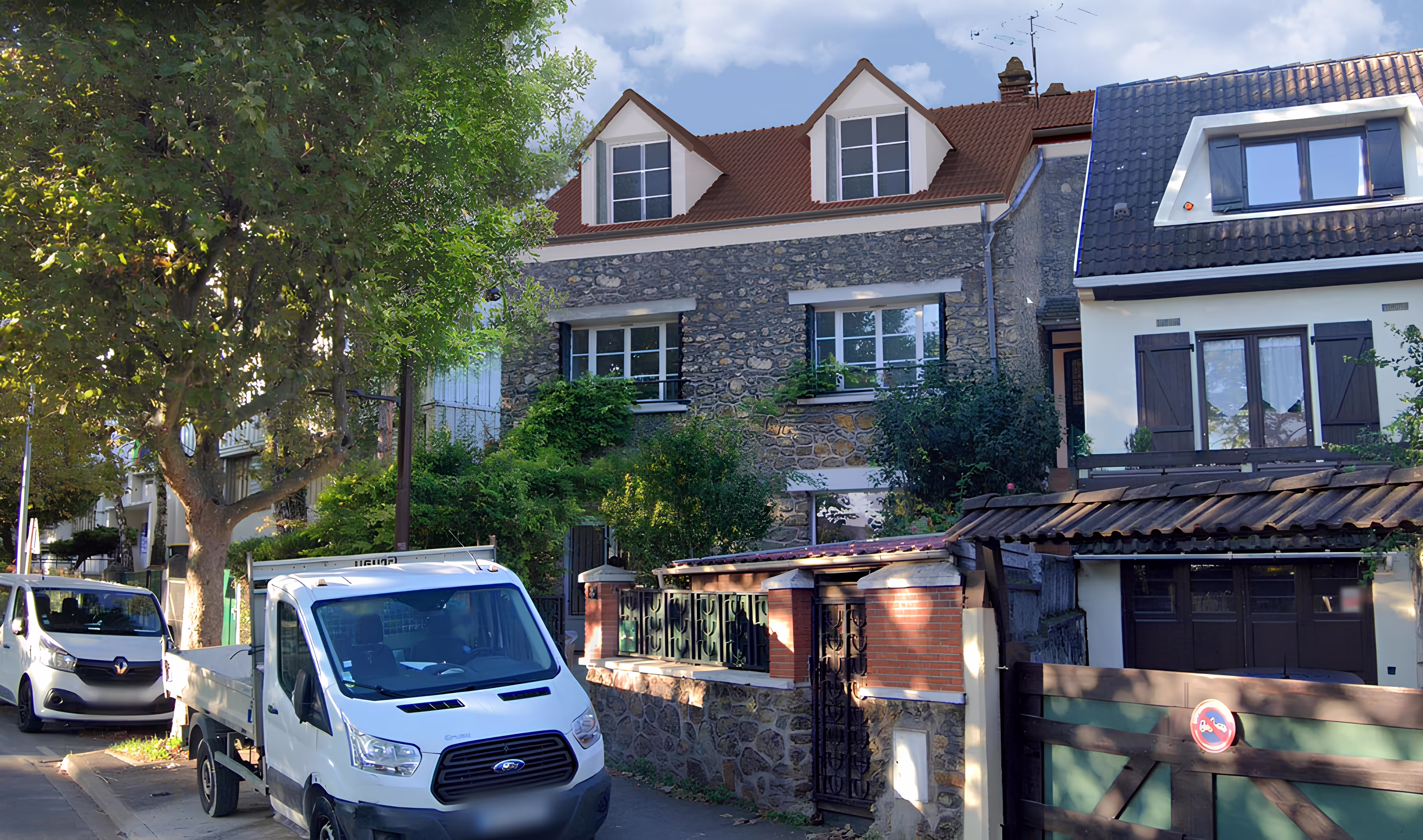 Façade projetée après surélévation avec chiens-assis, projet Surélévation de Géry par SINA Architecture.